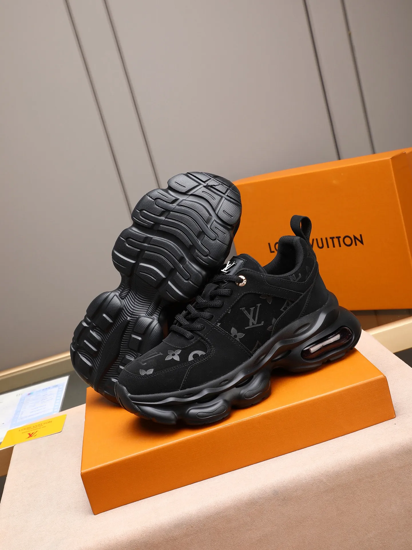 Men's shoes 💰460 [LV] Made of imported L special materials spliced ​​with cowhide and comfortable mesh lining. Private molded foam air cushion outsole, super light and comfortable on the feet! Perfect last shape, generous and fashionable design, 5 colors available! Code number: 38–44 (45 customized